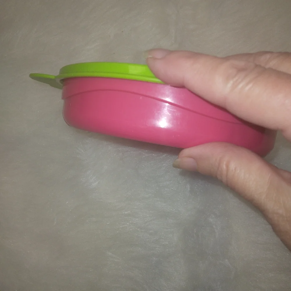 TUPPERWARE Red divided munch dish with green lid